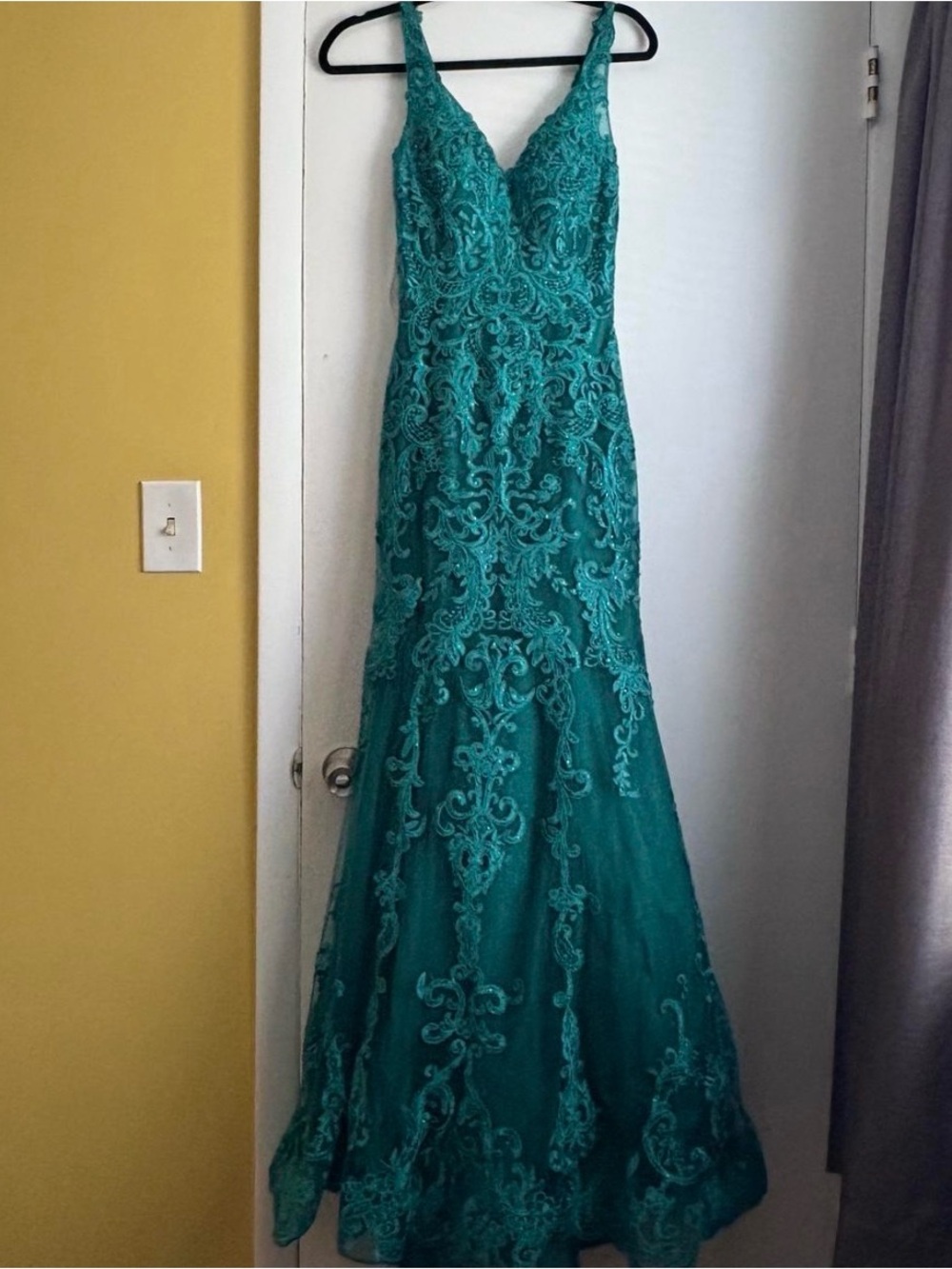 Emerald Green Lace Appliqué Prom Dress